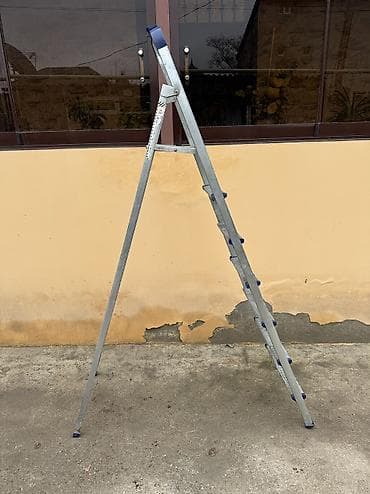 pol dik: Mavi rəngli metal nərdivan – 6 pilləli, qatlanan konstruksiya — 3