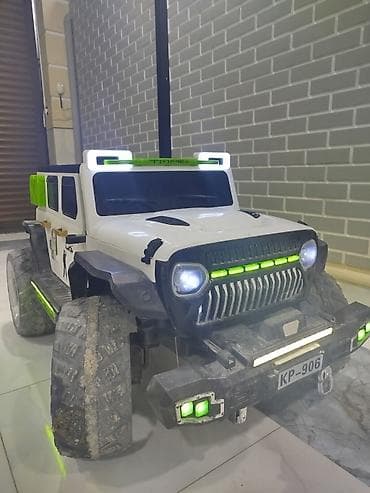 Uşaq üçün elektrikli off-road cip maşını - Korpusu: ağ-qara-yaşıl — 1