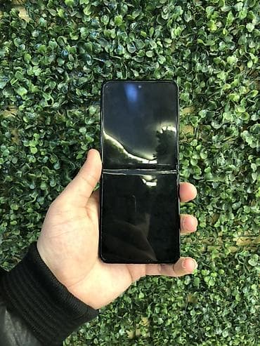 samsung fold 4: Samsung Galaxy Z Flip 4, 256 GB, rəng - Qara, İki sim kartlı — 1