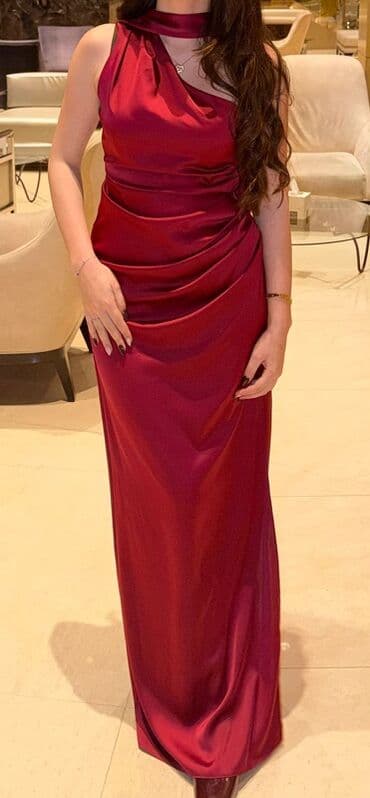 Ev geyimləri, pijamalar: Bordo rəngli uzun ziyafət geyimi - Parlaq, atlas tipli parça – zərif — 1