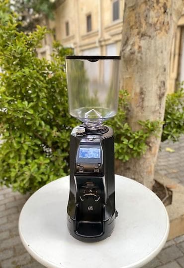 Mətbəx texnikası: Qəhvə maşını Nuova simonelli, Avtomat, Üyüdücü ilə, İşlənmiş — 1