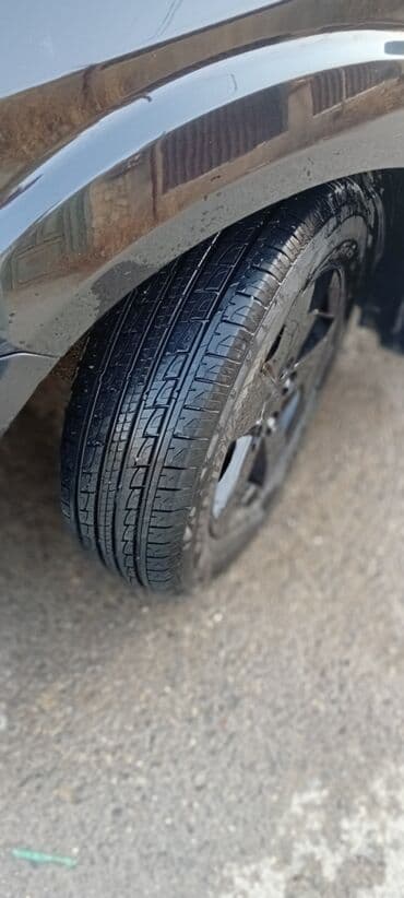 şlanqların satışı: Qara rəngli, 2008-ci il buraxılışlı Dodge Journey avtomobili. Geniş — 6