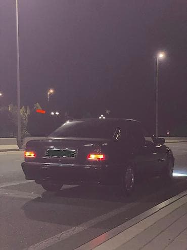 bmw e 39: Mercedes-Benz 240: 2.4 l | 1998 il Sedan — 9