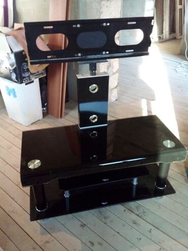 аренда помещения под салон красоты: Новый, Прямой ТВ стенд, С полками, Стеклянный, Малайзия — 2