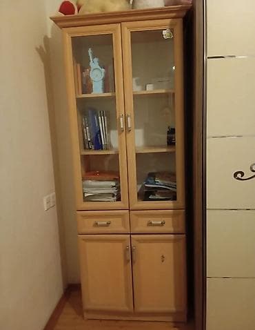 ucuz kitab rəfləri: Şüşə vitrinli kitab şkafı satılır - Üst hissə: 2 şüşə qapı, içəridə 3 — 1