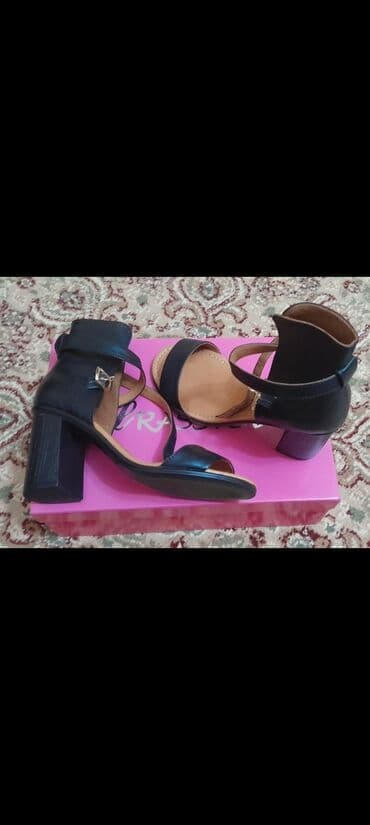 женские босоножки черные на тракторной подошве: Ölçü: 37, rəng - Qara, Yeni — 2