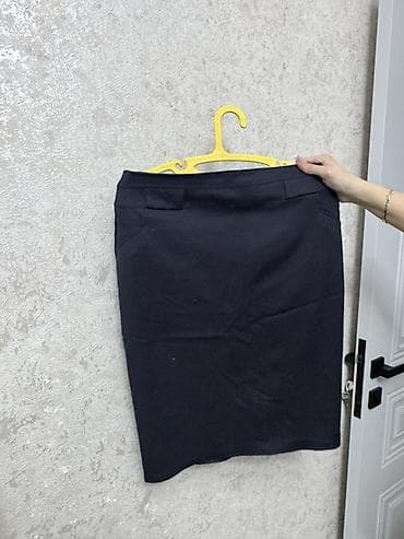 Plaşlar: Qadın geyim dəsti – 3 ədəd 1) Qara qələm ətək - Klassik düz kəsim — 1