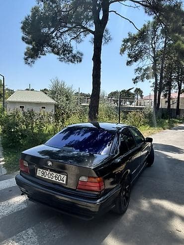 авто фольксваген: BMW 3 Seriyası E36 sedan, qara rəng. - Kuzov: 4 qapılı sedan, qara — 2