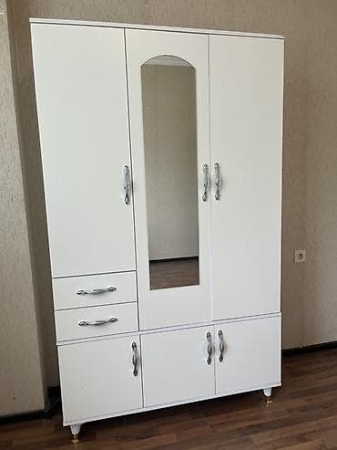 islemis divan: İşlənmiş, 5 qapı, Güzgülü, Ağ, Digər material, Açılan, Düz dolab — 1