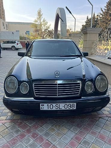mercedes clk: Mercedes-Benz E-Class W210 sedan - Kuzov: 4 qapılı sedan, qara rəng - — 1