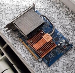 Modemlər və şəbəkə avadanlıqları: Videokart satılır 256MB VGA DVI 🟢 Elana qoymadıyım kompüter — 2