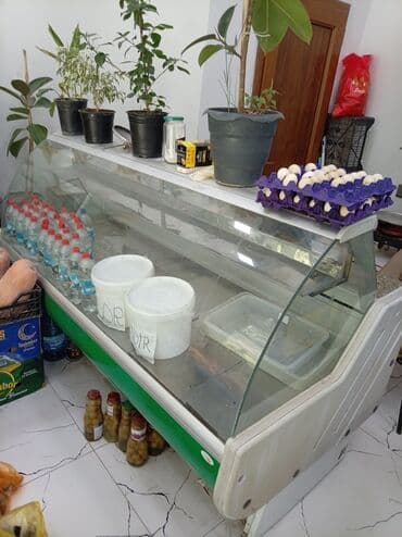 Промышленные морозильники: Soyuduculu vitrin – mağaza/kafeteriya üçün - Ön və üst hissəsi — 3