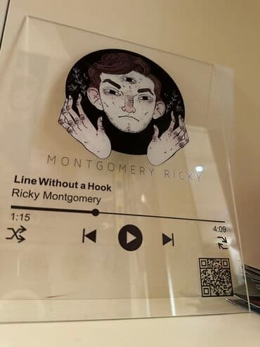 2021 sekilleri: Ricky Montgomery decor with link — 2