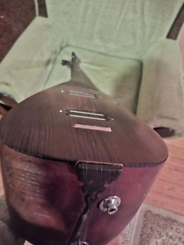 saz aparatlari: Elektrik saz – elektroakustik modifikasiya - Korpus: ağacdan — 3
