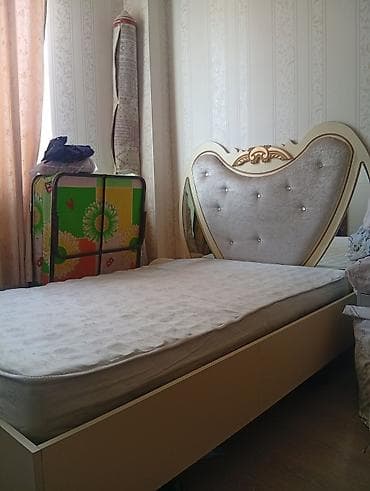 mebel dekor: Ürünün təsviri: - iki nəfərlik çarpayı və döşək dəsti. - Rəng — 1