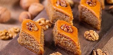 Şirniyyat: Azərbaycan paxlavası (şərq paxlavası), qoz ləpəli Təsvir