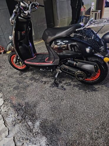 авто шлем: Polo mopet - Rəng: parlaq qara, qırmızı disklərlə - Kuzov: retro — 4