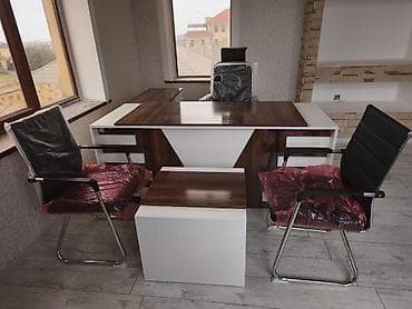 Yeni, Müdir üçün, Künc masa