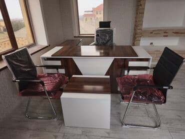 Yeni, Müdir üçün, Künc masa