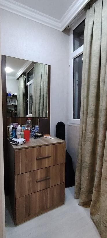Yataq desti tecili satilir. Qiymet 230 azn. Bu gune cixmali di evden — 4