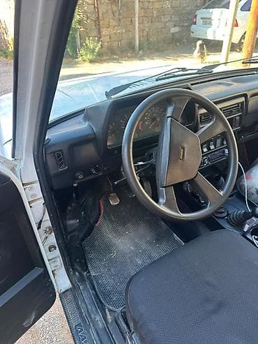 niva 4 qapi: VAZ (LADA) 4x4 Niva: 1.7 l | 2012 il 240000 km Ofrouder/SUV — 3