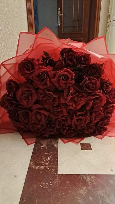 Bitki dərmanları: Qırmızı qızılgül buketi - Dərin bordo rəngli, sıx və iri ləçəklərə — 1