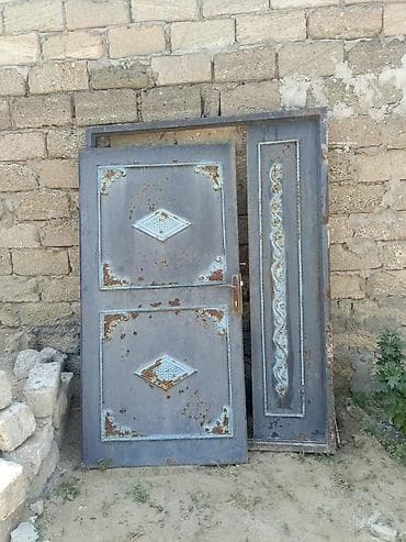 seyfi qapi: Dəmir qapı satılır. ÖlçüsüDemir qapi 200/147sm 250azn qiymet sondur — 1