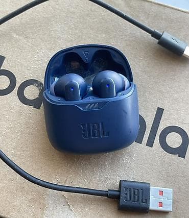 JBL Bluetooth qulaqcıqları – mavi rəngdə, USB‑A → USB‑C şarj kabeli
