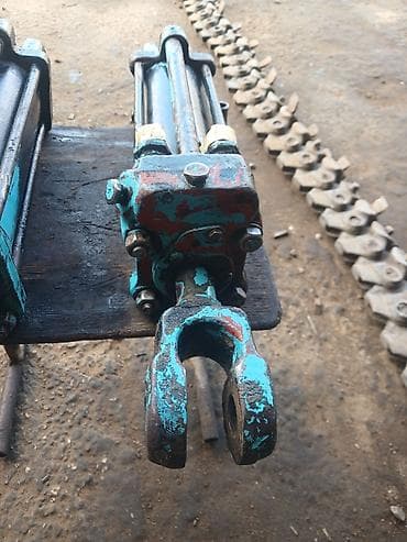 masin vinilleri: Hidravlik silindrlər – 2 ədəd Məhsulun təsviri: - Ağıryük texnikası — 2