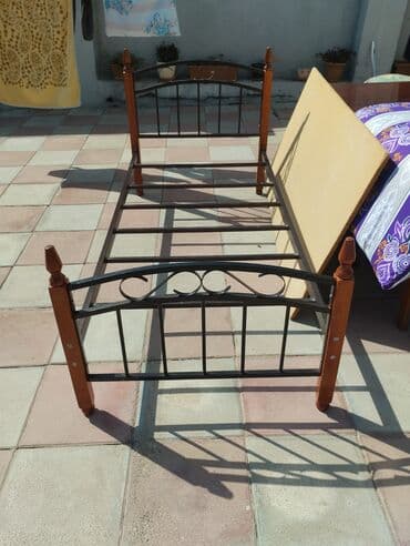 железная кровать односпальная: Б/у, Односпальная кровать, Без подьемного механизма, Без матраса, Без выдвижных ящиков — 2