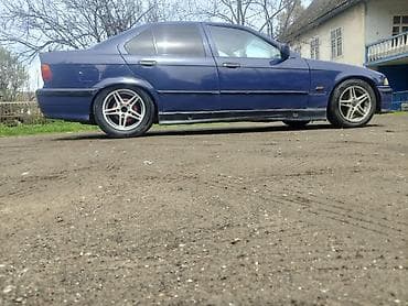 maşın opel: BMW 3 Series E36 sedan – tünd mavi rəng Xüsusiyyətlər: - Kuzov: 4 — 2