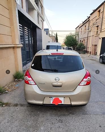 07 disk: Nissan Tiida hatchback 2012,1.5motor,perekitka,gedis 144000 - Korpus — 2