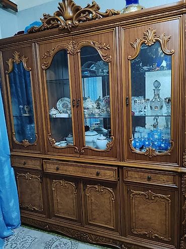 qoz: Klassik üslubda iri vitrin-bufet - Material: təbii ağac görüntülü — 1