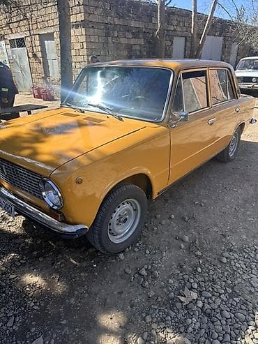 traktor satisi azerbaycanda: VAZ (LADA) 2101: 0.6 l | 1984 il 100000 km Sedan — 4