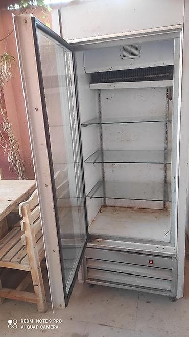 Ticarət vitrin soyuducu (şüşə qapılı) Nasazlıqı var .Mator işləyir