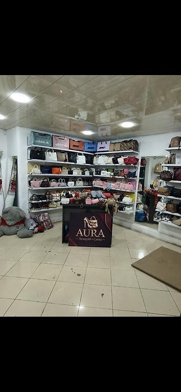İnşaatçılarda Saf Su marketle üz üze aura canta magazasında 2900manata