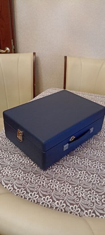 dim listening 1: Retro üslubda çox nadir göy rəngli "LENİNQRAD" patifonu. Üzərində val — 12