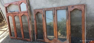 двери межкомнатные баку: Şüşəli və qəhvəyi rəngli taxta pəncərə çərçivələri. Hər çərçivənin — 1