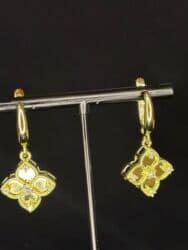 oğlan sepləri: Qadın bəzək dəstləri və aksesuarları 1) Qızıl rəngli zəncir üzərində — 7