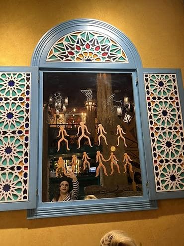 tek kravat islenmis: Комод, Стол и стулья, ТВ подставка — 2