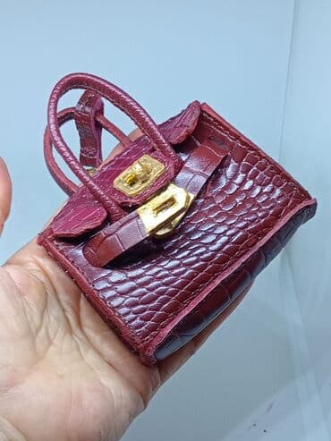 Miniatür timsah dərisindən hazırlanmış əl çantası formalı açar lalafo.az -da Miniatür timsah dərisindən hazırlanmış əl çantası formalı açar
