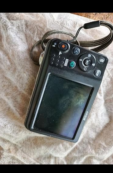 Nikon COOLPIX kompakt fotoaparat - Rəng: gümüşü - Linza: 5x wide — 1