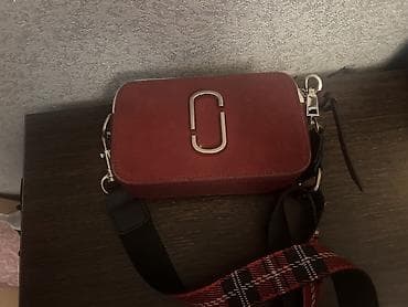 Çantalar: Cox az istifade edilib,ic hissesi genisdir.Bordo rengdir — 2
