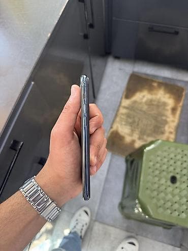apple imac: IPhone 11 Pro, Matte Midnight Green, Face ID — 3