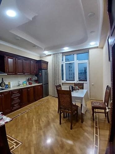 Bağ evləri: Geniş və zövqlə dizayn olunmuş mənzil interyeri. - Böyük qonaq otağı — 4