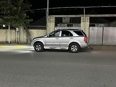 kia rio maqintafon: Kia Sorento – gümüş rəngli, tam ölçülü SUV. Texniki və daxili — 4