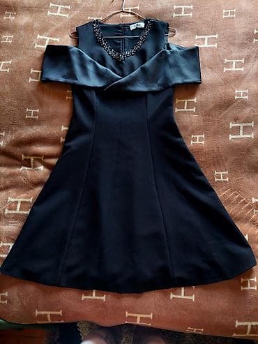 Qara ziyafət/libas paltarı - Model: off-shoulder (çiyinləri açıq)