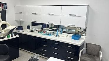 tibbi şkaf: Stomatoloji kabinet üçün inteqrə edilmiş laborator və saxlanma mebeli — 1