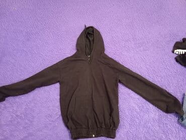 moto geyimleri: Qara idman dəsti - 2 hissədən ibarət: kapüşonlu, fermuarlı svitşot və — 4