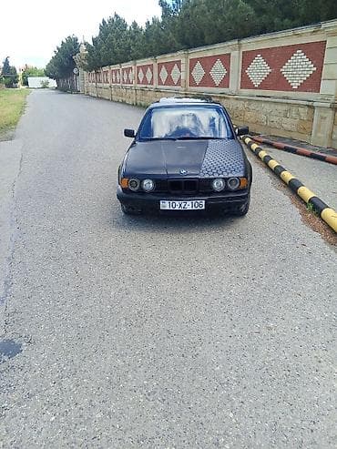 range rover buferi: BMW 5 Series E34 sedan - Korpus: qara rəng, klassik E34 dizaynı — 3